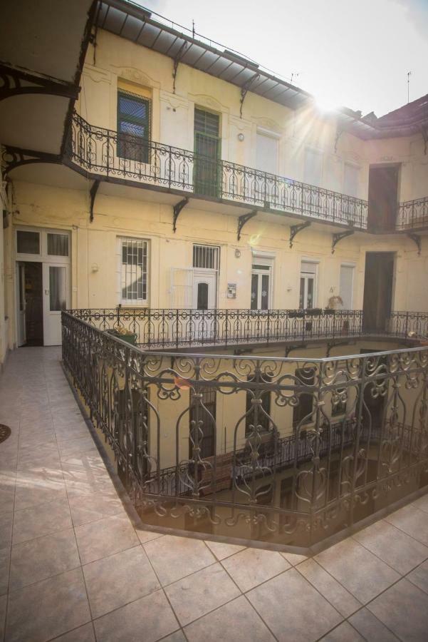 Izabella Vintage Style Apartment Будапеща Екстериор снимка