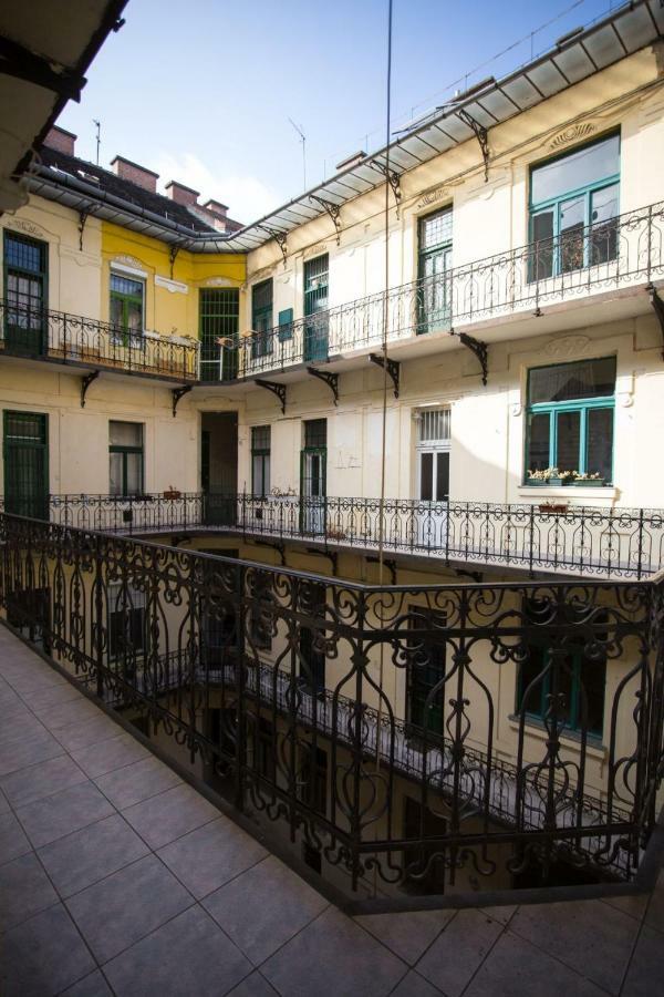 Izabella Vintage Style Apartment Будапеща Екстериор снимка